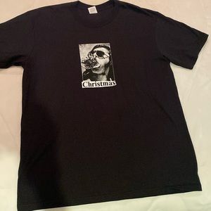 Supreme Christmas 2022 t-shirt. Excellent condition like brand new. No cracks